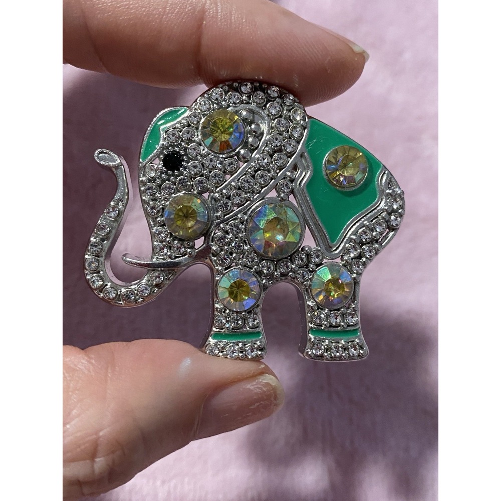 1990's ELEPHANT BROOCH LUCKY TRUNK UP JEWELRY Spiritual Wild Animal Silver Tone